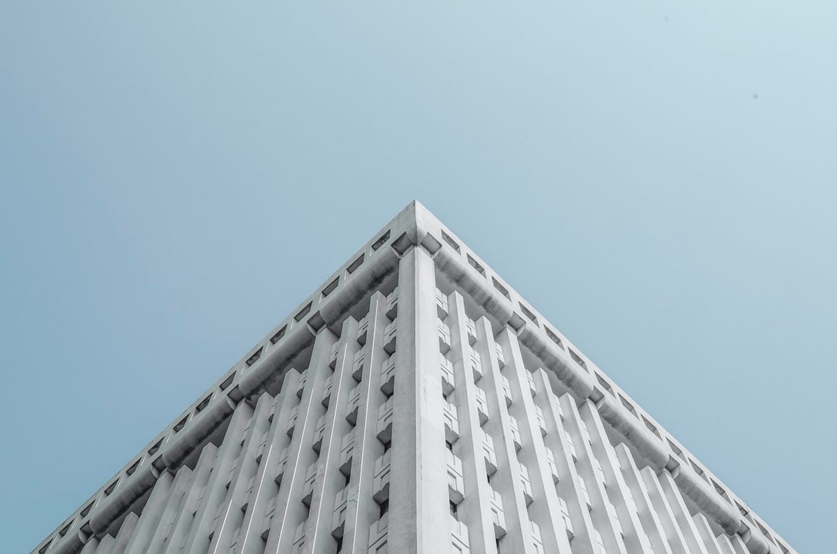 推特一页讲义:主题镜头选择带来什么偏向,做法把结论降到“可能”